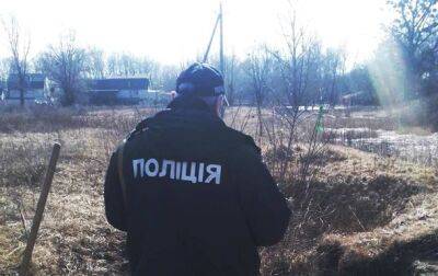 Под Изюмом эксгумировано тело погибшего от российских обстрелов мужчины
