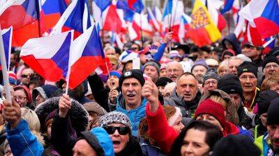 Тысячи чехов требуют прекратить поддержку Украины
