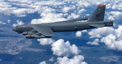 Ядерный бомбардировщик США пролетел 500 км вдоль границы России (КАРТА)