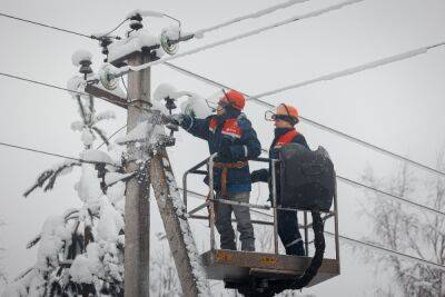 В Тверской области энергетики работают над устранением последствий непогоды