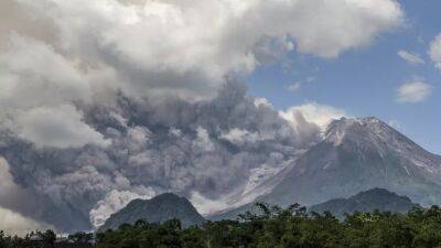 Деревни под слоем пепла: на острове Ява извергается вулкан Мерапи