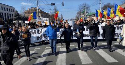 Митинг сторонников РФ в Молдове закончился дракой: полиция задержала 54 человека (видео)