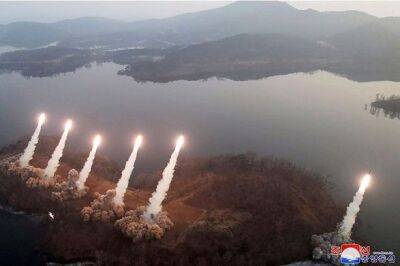 КНДР заявила, что предпринимает шаги для сдерживания "провокаций" со стороны США и Южной Кореи