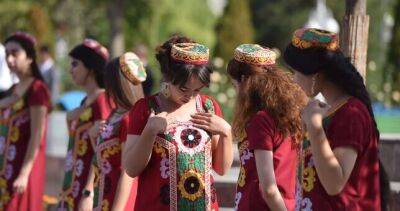 Жителей Таджикистана ждет необычный "флешмоб" национальной одежды
