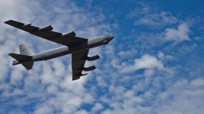 Стратегический бомбардировщик США совершил маневр в 200 километрах от Санкт-Петербурга