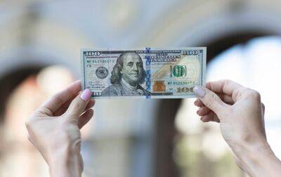 В украинских обменниках дорожает доллар