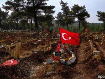 В Турции за два дня число жертв мощного землетрясения увеличилось почти на 500 человек