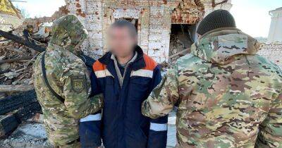 Полгода прятался в заброшенных домах: под Купянском задержали военного РФ (фото)