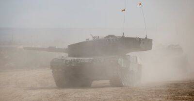 Перед контрнаступлением: СМИ показали, как танкистов ВСУ обучают на Leopard 2 в Испании