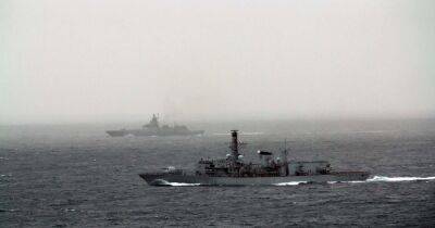 Британские ВМС отслеживают у своих берегов ракетный фрегат РФ "Адмирал Касатонов" (фото)