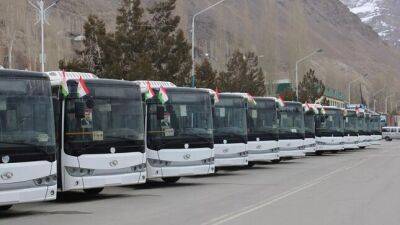 В ГБАО и Куляб прибыли современные автобусы из Душанбе