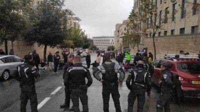 Видео: демонстранты в Иерусалиме пытаются остановить реформу своими телами