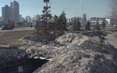 Блокпосты, бетонные плиты и окопы: в Киеве меняют систему инженерных сооружений - горожан уже предупредили