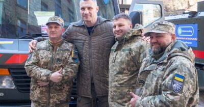 Кличко: Бронированные скорые, изготовленные по заказу киевских властей, предназначены для спасения воинов на передовой