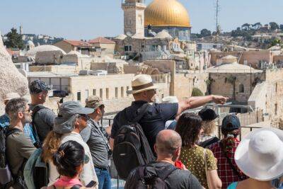 Правительство Израиля решило не вводить НДС на услуги для иностранных туристов