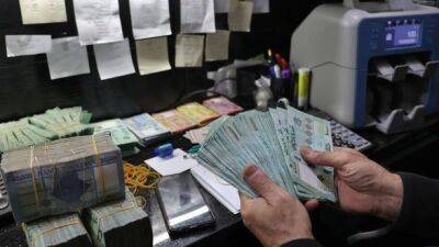 Ливанский фунт достиг исторического минимума в 100 000 за доллар