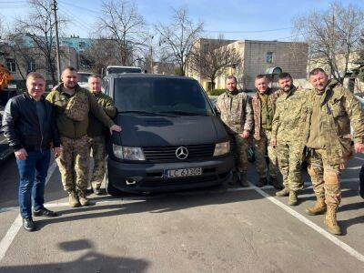 Андрей Андреев и команда киевских волонтеров приобрели для ВСУ еще один автомобиль