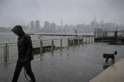 Экстремальные погодные условия ударили по обоим побережьям США