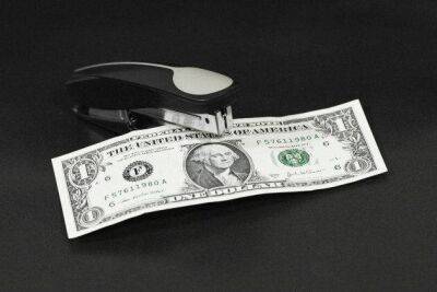 Аналитик Сыроваткин: США не смогут бесконечно печатать доллары из-за падения спроса на них