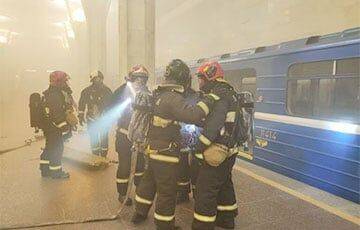 «На станции «Октябрьская» загорелись два вагона метро»