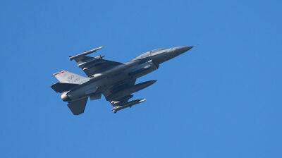 Сенаторы США от обеих партий давят на Пентагон относительно отправки F-16 в Украину