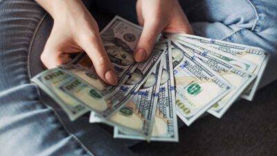 1000 долларов от США: кто в Украине может рассчитывать на солидную выплату