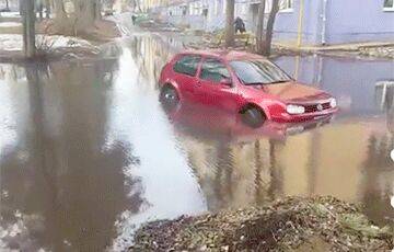 Потепление и дожди превратили улицы Борисова в реки