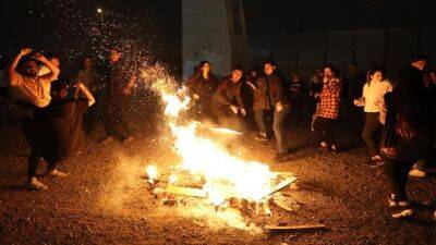 11 человек погибли, тысячи пострадали во время фестиваля огня в Иране - unn.com.ua - Украина - Киев - Иран