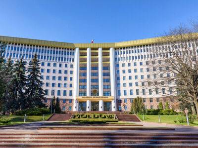 Парламент Молдовы отменил "молдавский язык"