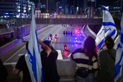 День протестов продолжается: гигантская демонстрация в Тель-Авиве, трассу Аялон перекрыли в третий раз