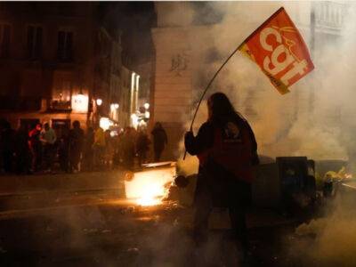 Протесты в Париже: полиция применила к протестующим слезоточивый газ, задержаны 120 человек
