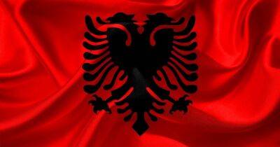 Албания временно отказывается от "золотых паспортов": в чем причина