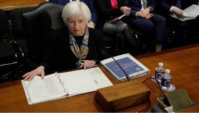 Глава минфина США заверила американцев в устойчивости банковской системы страны