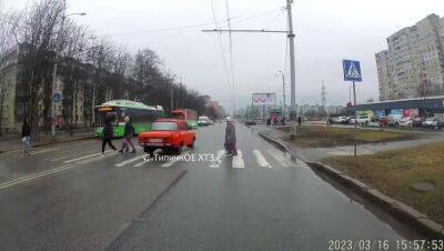 «Грубое правонарушения»: в Харькове водитель не пропустил пешеходов