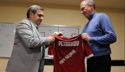 Петраков: Футбол не должен политизироваться
