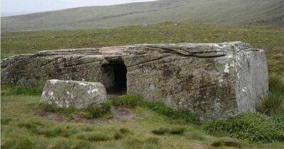 В Шотландии раскрыли тайну доисторической гробницы Дуорфи-Стейн (фото)