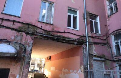 В Твери выясняют причины обрушения фасада дома №5 по улице Радищева