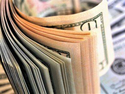 Объем наличной валюты на руках россиян впервые превысил $100 млрд