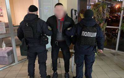 Под Киевом мужчина пытался изнасиловать девушку в туалете ТРЦ