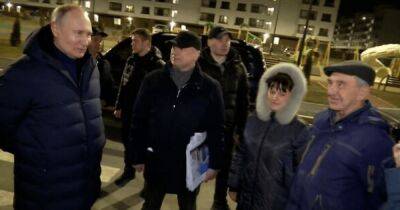 "Полюбоваться братскими могилами": в Украине отреагировали на визит Путина в Мариуполь