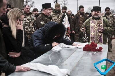 Погиб, прикрыв отход побратимов: в Харькове перезахоронили Героя Украины