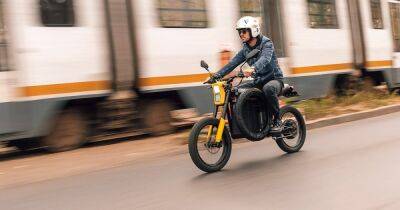 В Румынии представлен недорогой электромотоцикл: его можно перевозить в лифте (видео)