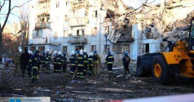 Удар по жилому дому в Запорожье: количество жертв возросло (фото)