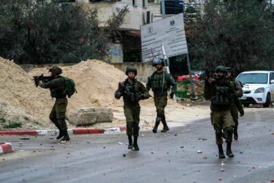 ЦАХАЛ арестовал 13 палестинцев в ходе антитеррористической операции в Иудее и Самарии