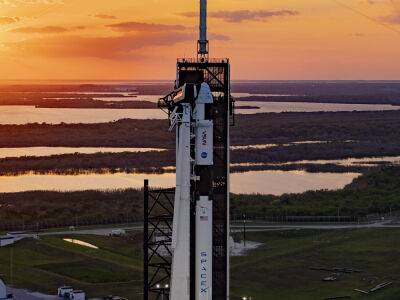 SpaceX запустил на МКС космический корабль с экипажем из американцев, россиянина и гражданина ОАЭ - gordonua.com - Россия - Украина - шт.Флорида - Эмираты
