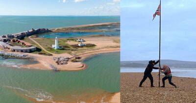 Может быть опасным: двое мужчин "претендуют" на новый остров возле берегов Британии