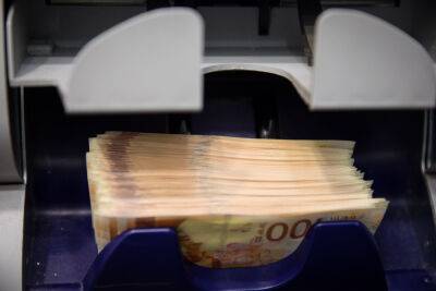 Шекель обесценился за месяц на 6.4% - почти как российский рубль