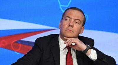 Медведев пригрозил Гаагскому суду ударом гиперзвуковой ракеты за ордер на арест путина