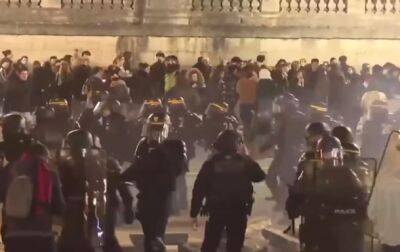 Массовые протесты во Франции: удержится ли правительство