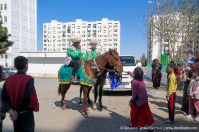 Жители Туркменистана спешат провести семейные праздники до начала мусульманского поста